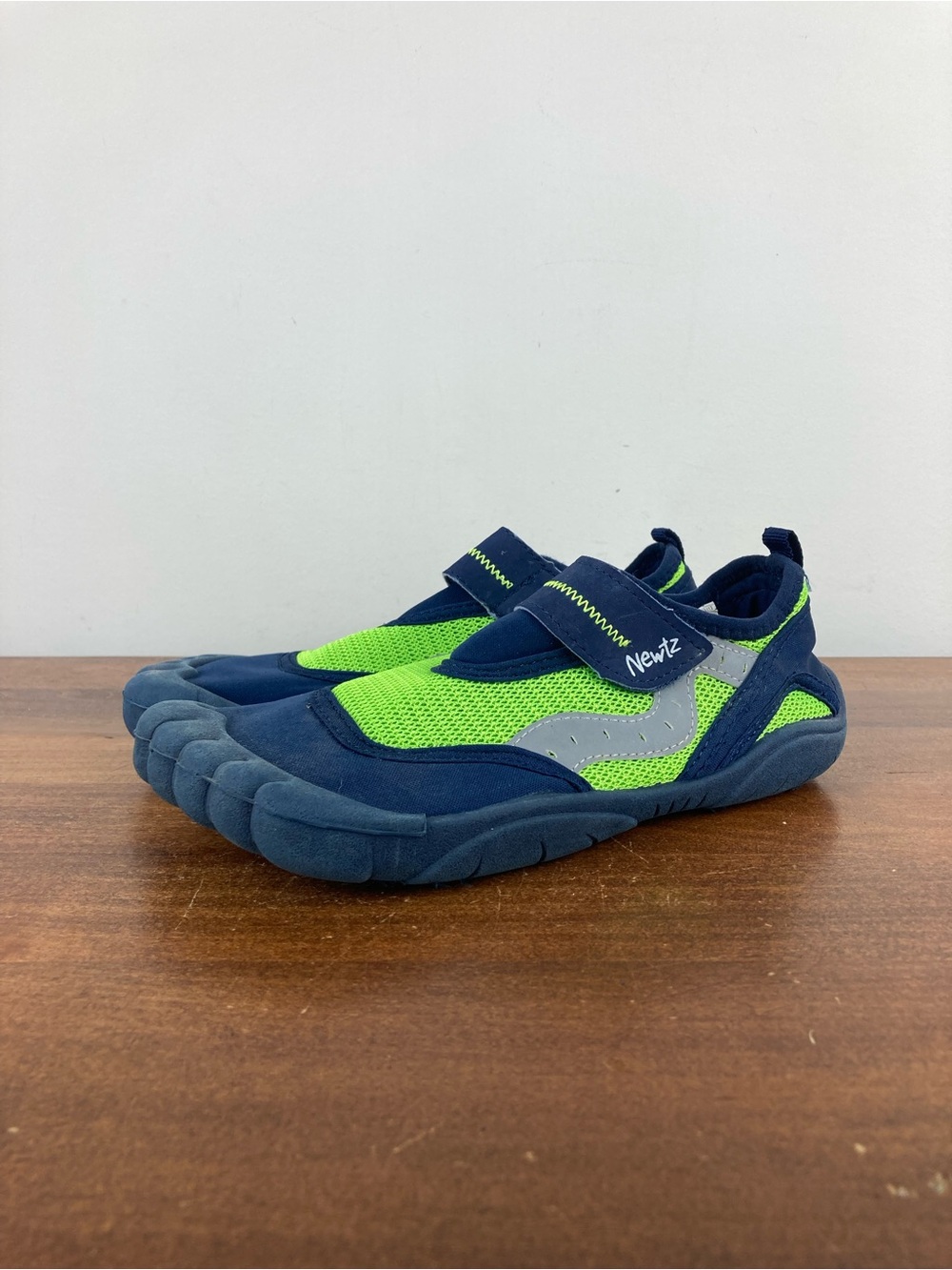 NEWTZ ULTIMATE WATER SHOES W/Foot Bumpers Blue/Green Youth Boys Size 2/3.